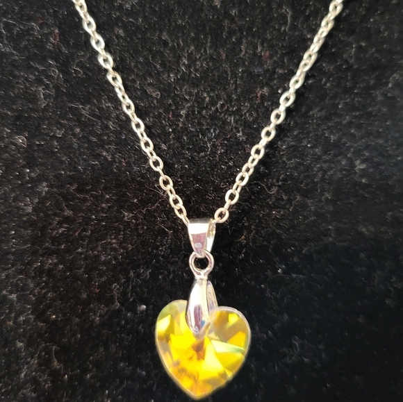 Women's white yellow Zircon Heart Pendant Necklace - Picture 8 of 8